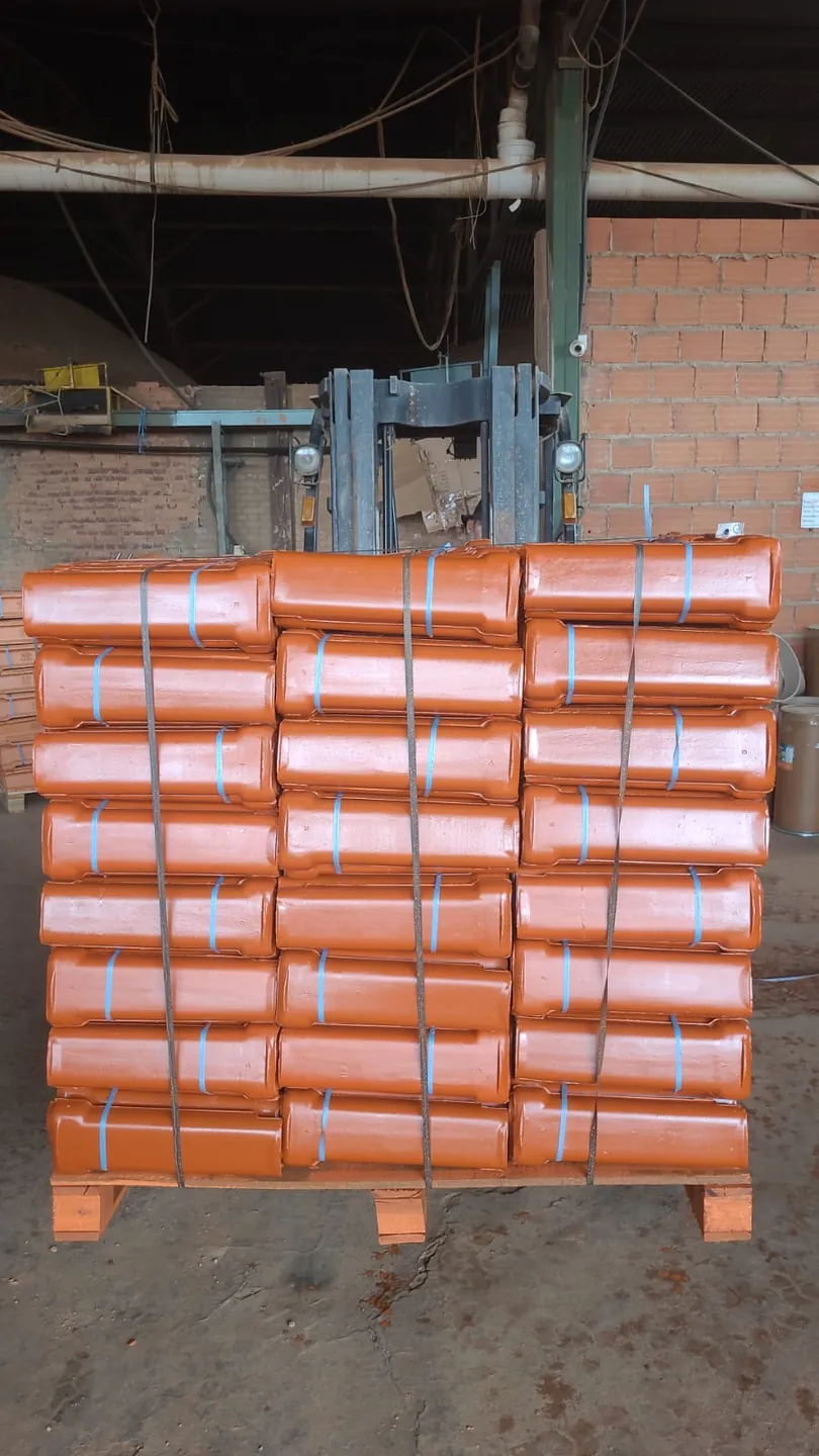 Palete de telhas cerâmicas pronto para carregar